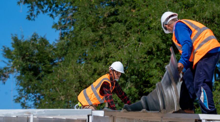 Professional gutter cleaning in Elgin, OH